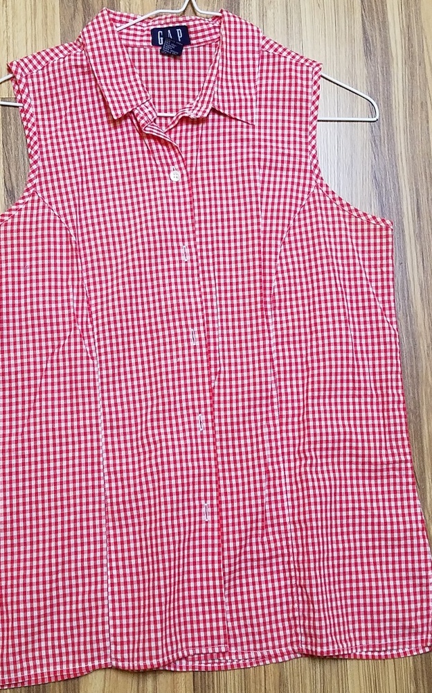 Gap sleeveless button down shirt